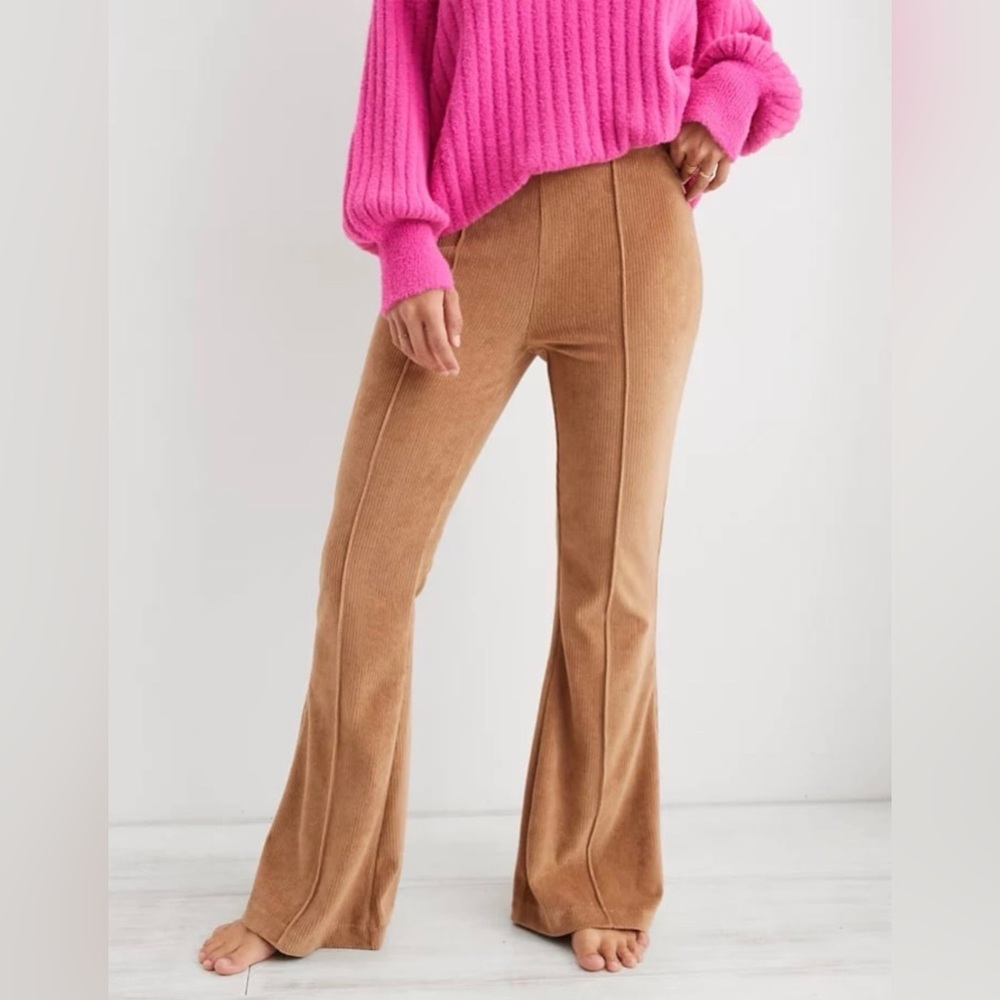 Aerie Groove-On Rib Velour
Flare Pant Size Medium